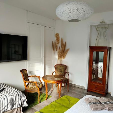 A La Villa Perroy Les Chambres Sont Spacieuses Et Les Petit-Dejeuners Offerts Dunkirk Bagian luar foto
