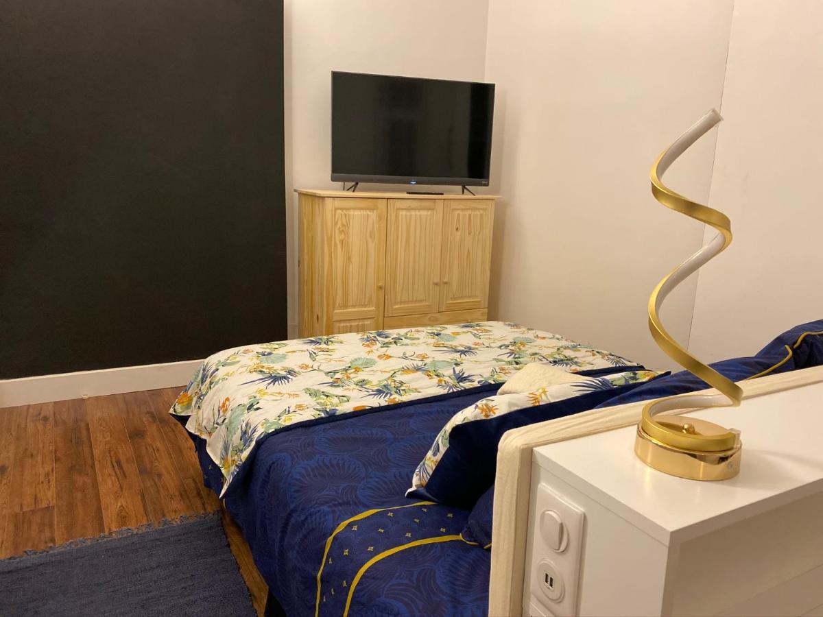 A La Villa Perroy Les Chambres Sont Spacieuses Et Les Petit-Dejeuners Offerts Dunkirk Bagian luar foto