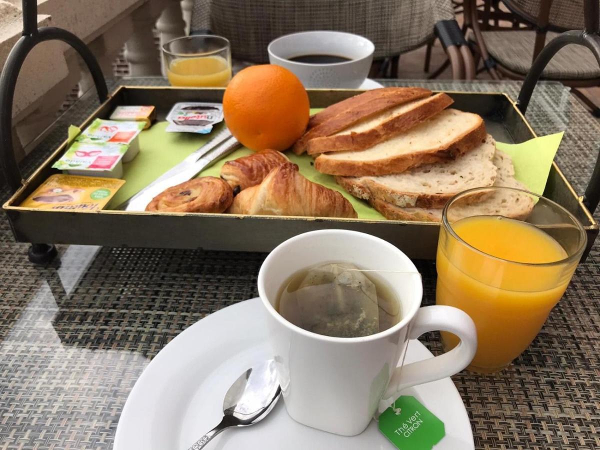 A La Villa Perroy Les Chambres Sont Spacieuses Et Les Petit-Dejeuners Offerts Dunkirk Bagian luar foto