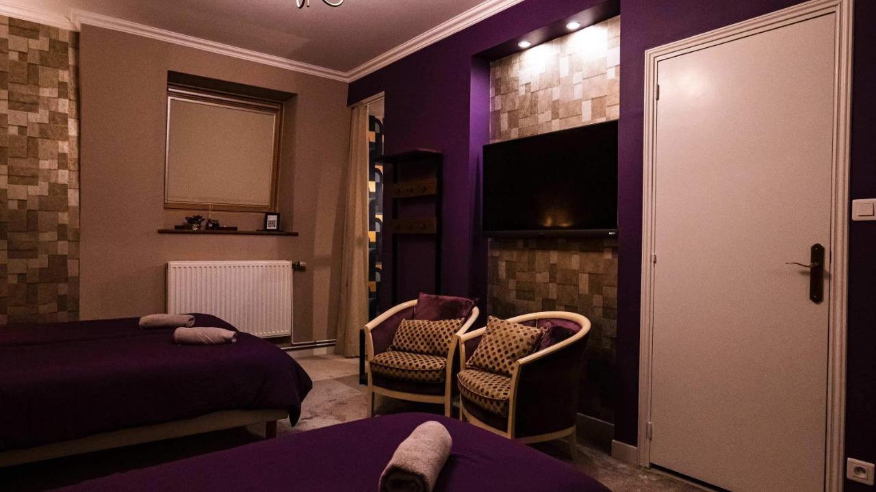 A La Villa Perroy Les Chambres Sont Spacieuses Et Les Petit-Dejeuners Offerts Dunkirk Bagian luar foto