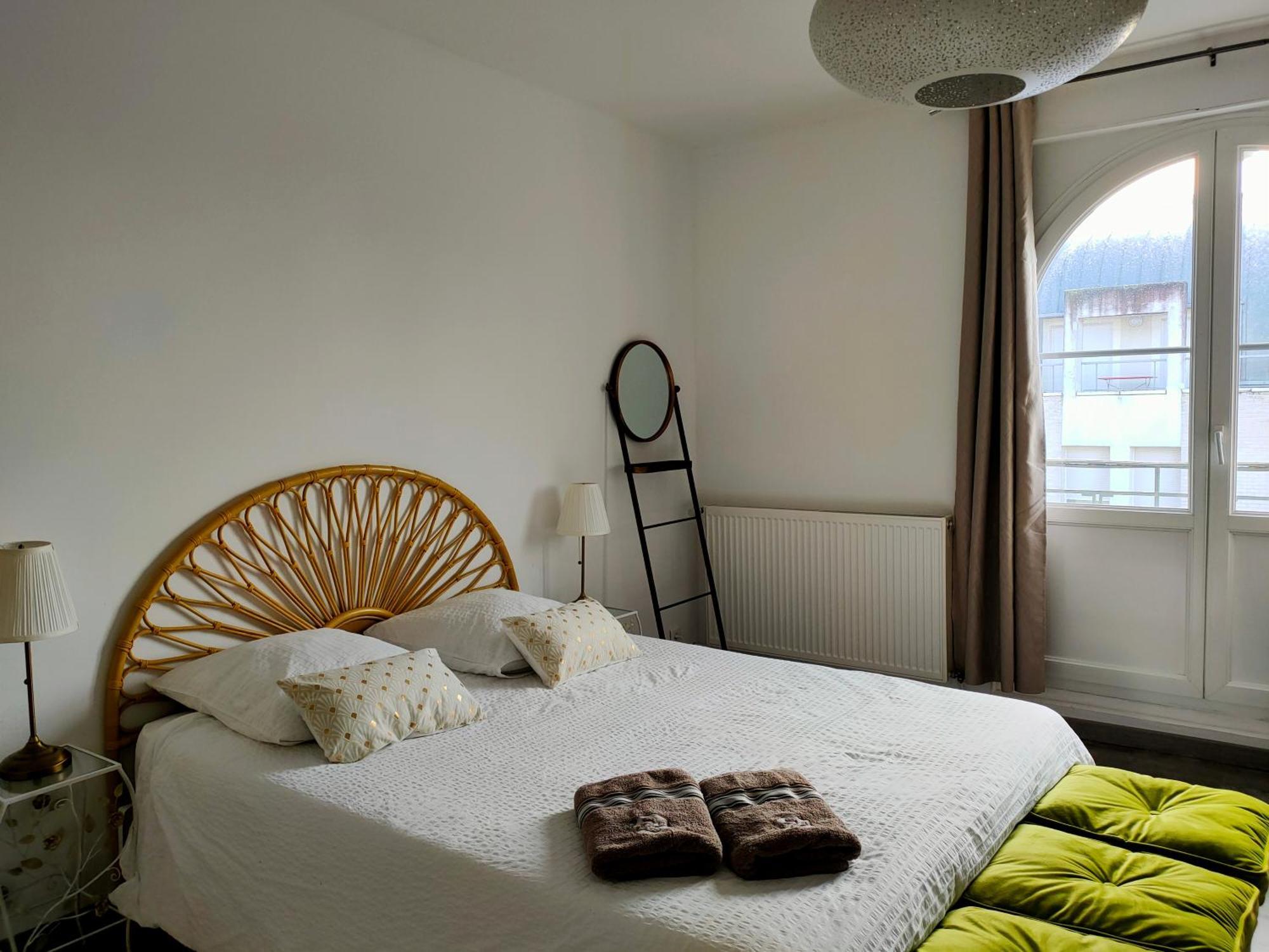 A La Villa Perroy Les Chambres Sont Spacieuses Et Les Petit-Dejeuners Offerts Dunkirk Bagian luar foto
